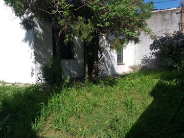 VENTA TERRENO Y CASA 3AMB A RECICLAR GRAND BOURG