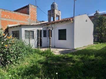 VENTA TERRENO Y CASA 3AMB A RECICLAR GRAND BOURG