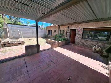VENTA CASA 4 AMBIENTES MORENO CENTRO