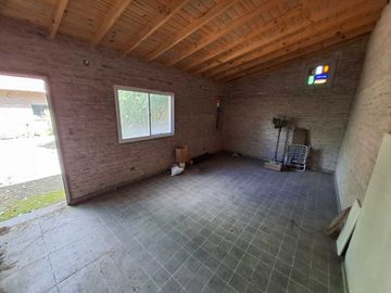 VENTA CASA 4 AMBIENTES MORENO CENTRO