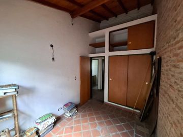 VENTA CASA 4 AMBIENTES MORENO CENTRO