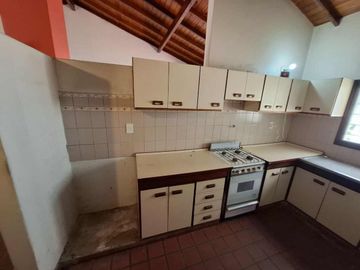 VENTA CASA 4 AMBIENTES MORENO CENTRO