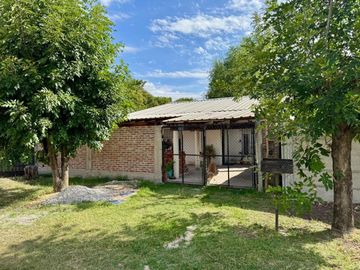 VENTA/ PERMUTA CASA 4 AMB. CON COCHERA - MORENO