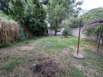 VENTA/ PERMUTA CASA 4 AMB. CON COCHERA - MORENO