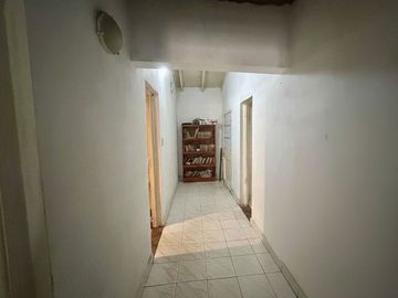 VENTA/ PERMUTA CASA 4 AMB. CON COCHERA - MORENO