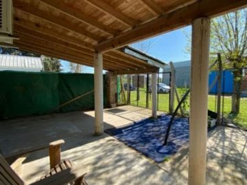 VENTA/ PERMUTA CASA 4 AMB. CON COCHERA - MORENO