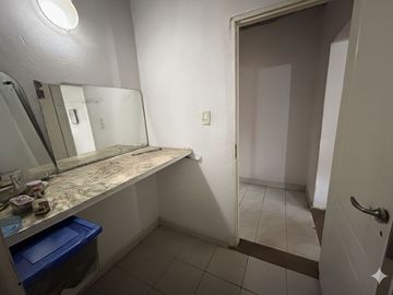 VENTA/ PERMUTA CASA 4 AMB. CON COCHERA - MORENO