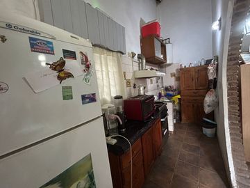VENTA/ PERMUTA CASA 4 AMB. CON COCHERA - MORENO