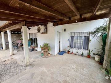 VENTA/ PERMUTA CASA 4 AMB. CON COCHERA - MORENO