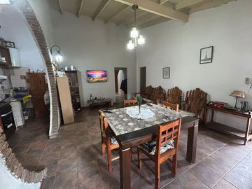 VENTA/ PERMUTA CASA 4 AMB. CON COCHERA - MORENO