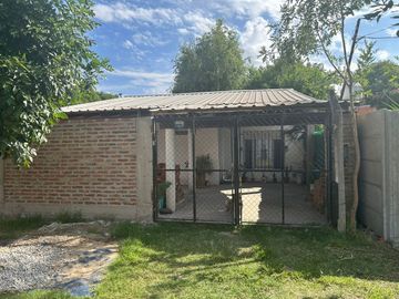 VENTA/ PERMUTA CASA 4 AMB. CON COCHERA - MORENO