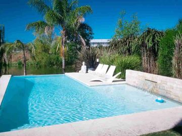 VENTA CASA CON PILETA EN EL CANTON NORTE ESCOBAR