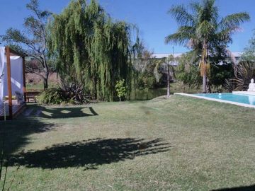 VENTA CASA CON PILETA EN EL CANTON NORTE ESCOBAR