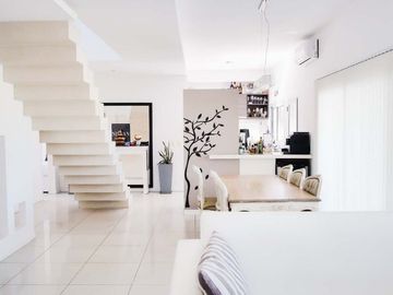 VENTA CASA CON PILETA EN EL CANTON NORTE ESCOBAR