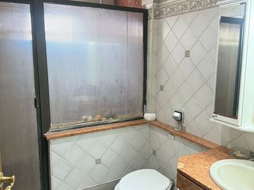 VENTA CASA 5 AMB CON QUINCHO Y PILETA-CASTELAR SUR