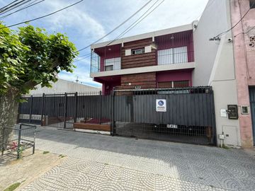 VENTA CASA 5 AMBIENTES SAN MIGUEL CENTRO. PILETA