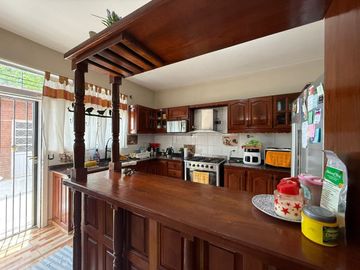 VENTA CASA 5 AMBIENTES SAN MIGUEL CENTRO. PILETA