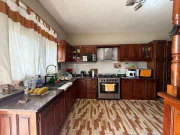 VENTA CASA 5 AMBIENTES SAN MIGUEL CENTRO. PILETA