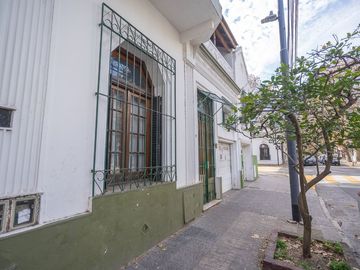 VENTA CASA 3 PISOS CENTRO DE FLORES