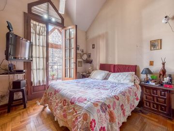 VENTA CASA 3 PISOS CENTRO DE FLORES