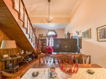 VENTA CASA 3 PISOS CENTRO DE FLORES