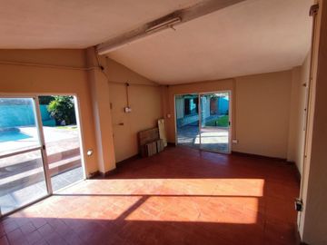 CASA QUINTA 4 AMBIENTES VENTA DERQUI PILAR PILETA