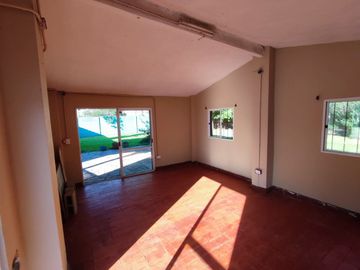 CASA QUINTA 4 AMBIENTES VENTA DERQUI PILAR PILETA