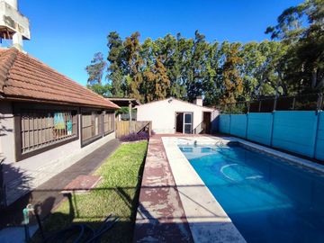 CASA QUINTA 4 AMBIENTES VENTA DERQUI PILAR PILETA