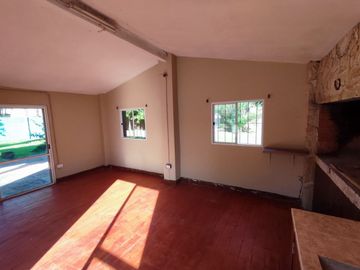 CASA QUINTA 4 AMBIENTES VENTA DERQUI PILAR PILETA