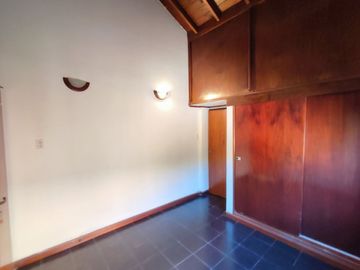 CASA QUINTA 4 AMBIENTES VENTA DERQUI PILAR PILETA