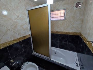 CASA QUINTA 4 AMBIENTES VENTA DERQUI PILAR PILETA