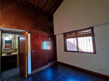 CASA QUINTA 4 AMBIENTES VENTA DERQUI PILAR PILETA
