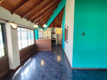 CASA QUINTA 4 AMBIENTES VENTA DERQUI PILAR PILETA