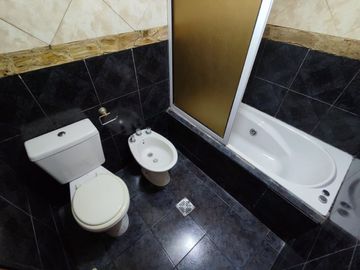 CASA QUINTA 4 AMBIENTES VENTA DERQUI PILAR PILETA