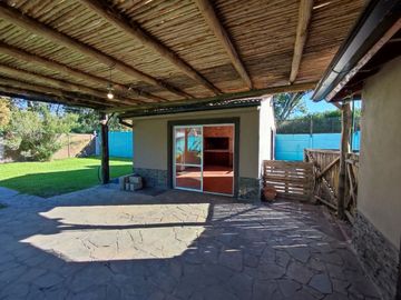 CASA QUINTA 4 AMBIENTES VENTA DERQUI PILAR PILETA