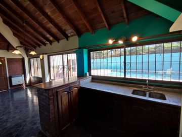CASA QUINTA 4 AMBIENTES VENTA DERQUI PILAR PILETA