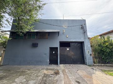 VENTA DEPOSITO GALPÓN CON VESTUARIOS ITUZAINGO