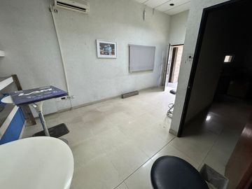 VENTA DEPOSITO CON OFICINAS MONTACARGA ITUZAINGO