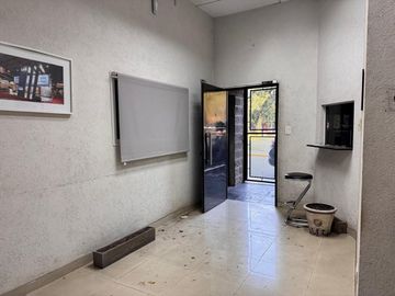 VENTA DEPOSITO CON OFICINAS MONTACARGA ITUZAINGO