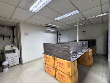VENTA DEPOSITO CON OFICINAS MONTACARGA ITUZAINGO