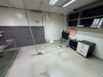 VENTA DEPOSITO CON OFICINAS MONTACARGA ITUZAINGO