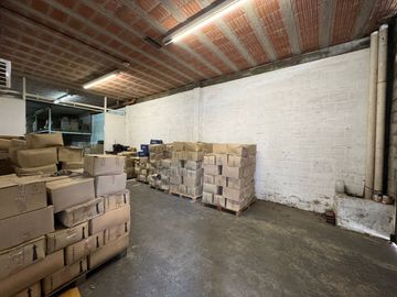 VENTA DEPOSITO CON OFICINAS MONTACARGA ITUZAINGO