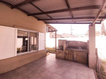 VENTA CASA 4 AMBIENTES CON JARDÍN PILAR MONTECARLO