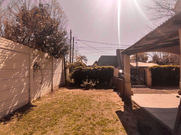 VENTA CASA 4 AMBIENTES CON JARDÍN PILAR MONTECARLO