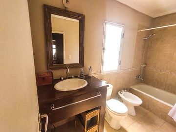 VENTA CASA 4 AMBIENTES CON JARDÍN PILAR MONTECARLO
