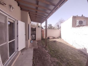 VENTA CASA 4 AMBIENTES CON JARDÍN PILAR MONTECARLO