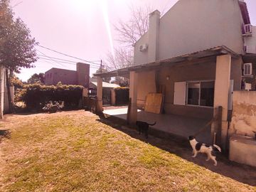VENTA CASA 4 AMBIENTES CON JARDÍN PILAR MONTECARLO