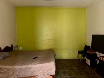 Venta casa a reciclar. Fondo libre. Apta crédito.