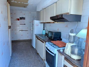 Venta casa a reciclar. Fondo libre. Apta crédito.