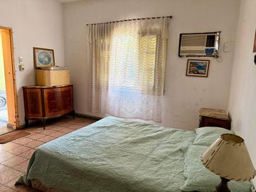 Venta casa a reciclar. Fondo libre. Apta crédito.